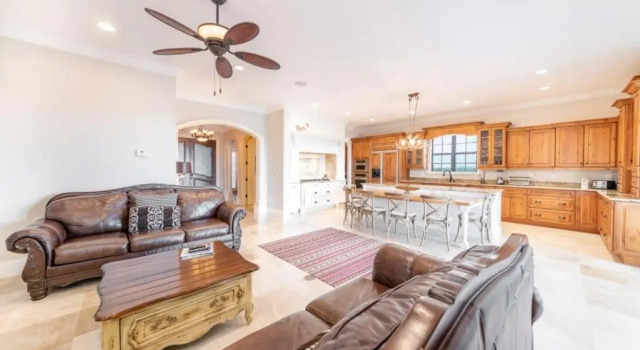 Luxury mansion on golf course at Reunion Resort Orlando 10 minutes from Disney parks - Mansão luxuosa em campo de golfe no Reunion Resort Orlando a 10 minutos dos parques da Disney, Prenota Resort Hotel a Reunion con piscina, Piscina