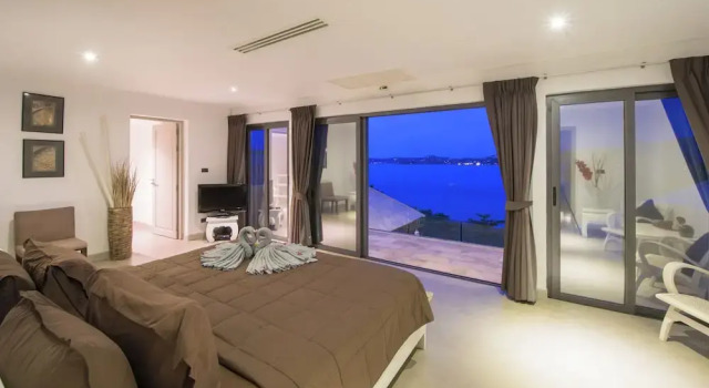 Вилла Beachfront Pool Villa Seaview V231