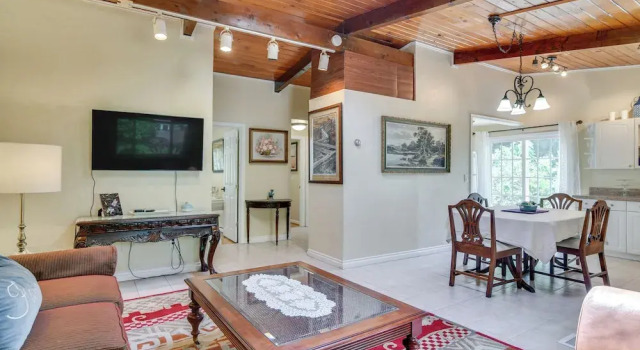 Explore, Work & Unwind: Pet-friendly Aloha Unit, Брондау Қонақ үй Aloha Willamette Valley