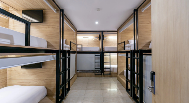 Кровать в общем номере (мужской номер) The Bedrooms Hostel Pattaya
