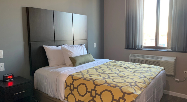 Voyage Hotel, Забронировать Отель Лонг-Айленд-Сити Куинс, рядом с Станция метро 21-я улица линия Кросстаун IND