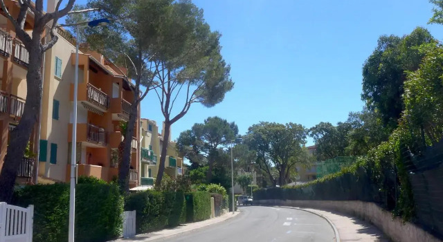 Studio Porto di Mar-11, Забронировать Отель Кавалер-сюр-Мер Сен-Тропе залива, рядом с Plage de Bonporteau