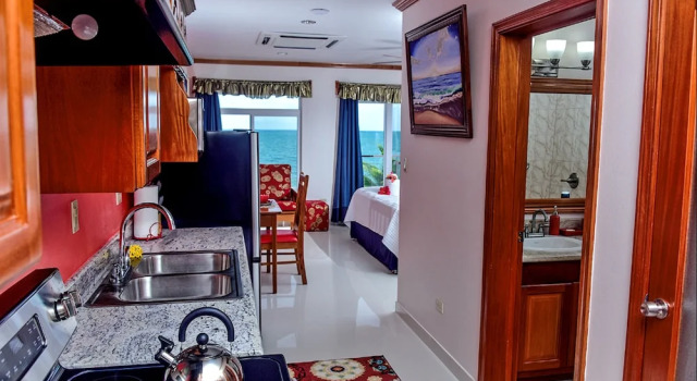 Студия Miramar Suites