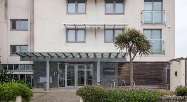 Ground Floor 2-Bedroom Apartment - Fistral Beach, Varaa Huoneisto Asunnot kohteessa Merseyside, Huoneisto