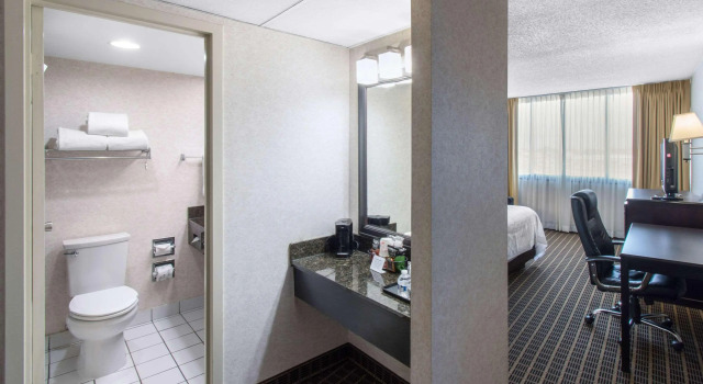 Clarion Hotel Denver Central, Book Hotel Denver Colorado