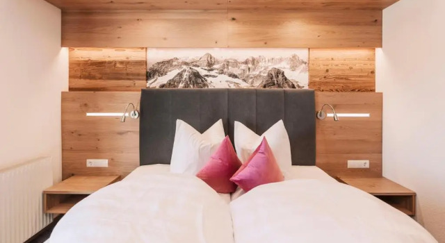 Двухместный номер Standard с балконом Hotel Alpina