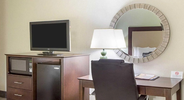 Clarion Inn and Suites Conference Center Covington, Buchen Sie Hotel Covington Louisiana