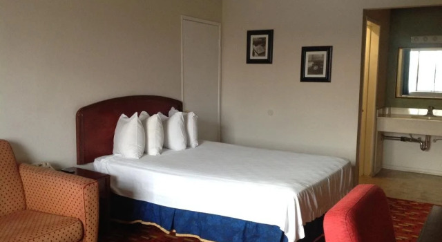 Eunice Plaza Motel