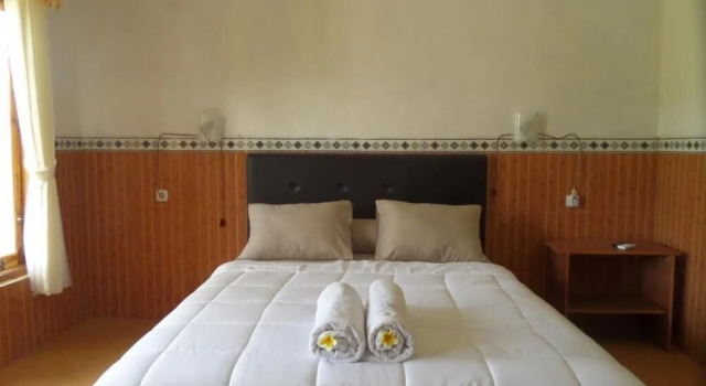 Peaceful Penida Hill Bungalow
