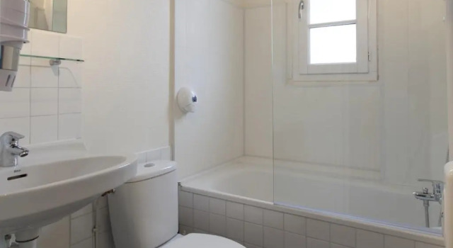 Трёхместный номер Standard Logis Hotel Chateaubriand