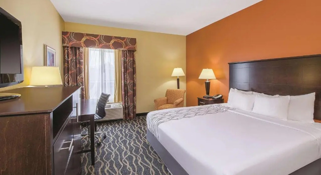 Номер Standard La Quinta by Wyndham Tulsa Airport / Expo Square