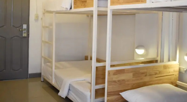 Кровать в общем номере Loyy Hotel - Hostel