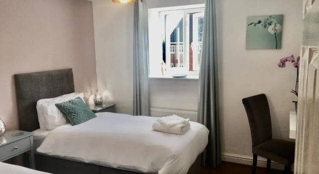 Relaxedly Superior Short Stays-The Orchid, Buchen Sie Hotel Beeston Nottinghamshire