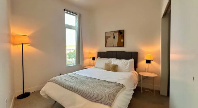 550 W Juneau, Забронировать Апартаменты/квартира Апартаменты Милуоки, рядом с Aurora Sinai Medical Center, Апартаменты/квартира