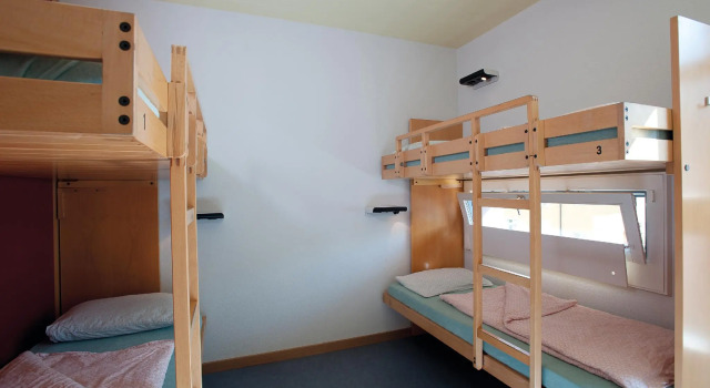 Кровать в общем номере Zurich Youth Hostel