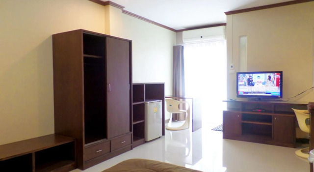 The Aree Grand Apartment, Varaa Huoneisto Hotellit North-Eastern Thailand pysäköinnillä, Pysäköinti