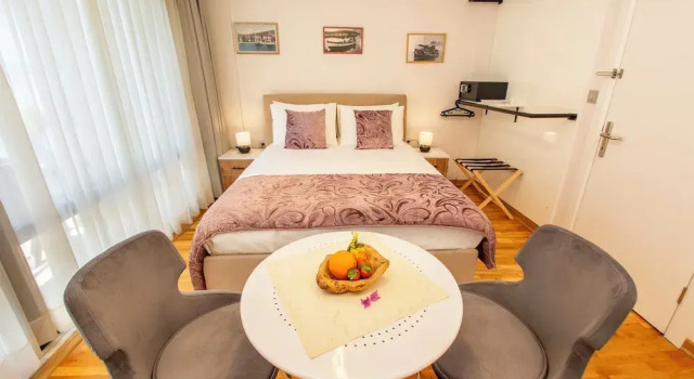 poseidon kınalıada pansiyon, Rezervovat Hotel Hotely v Prince Islands s parkováním, Parkování