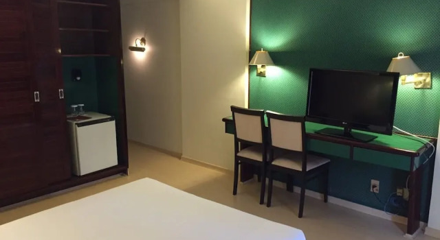 Sateltour Apart Hotel, Забронировать Апарт-отель Отели Бразилиа с парковкой, рядом с National Theatre Claudio Santoro, Парковка