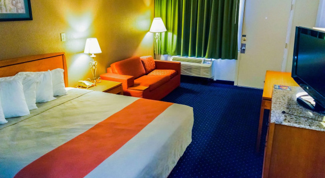 Express Inn Newport News, Varaa Hotelli Hotellit Minnesota pysäköinnillä, Pysäköinti