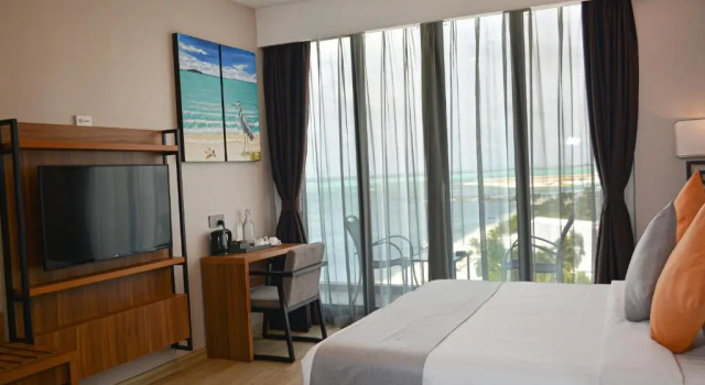 Двухместный номер с частичным видом на море Отель Triton Prestige Seaview and Spa