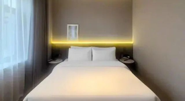 Двухместный люкс Standard Country Inn & Suites by Radisson Hotel (Harbin Central Avenue Heshan Street Subway Station)