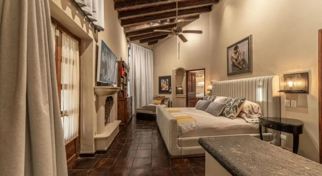 Centro Historico Home Overlooks the Parroquia, Prenota Hotel San Miguel de Allende 