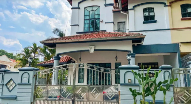 【Mini Pool, KTV & BBQ】 D’Athena House by NestHome【5 mins to IKEA】, Varaa Hotelli Hotellit Johor pysäköinnillä, Pysäköinti