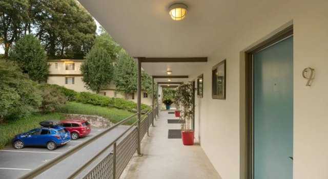 Апартаменты CCE Cute Cozy Studio Next-door to Midtown