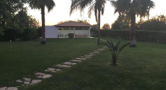 Коттедж с 4 комнатами Family Country House