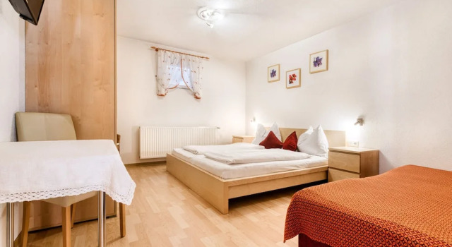 Haus Alvier - 3-zimmer Fewo Rothorn mit Terrasse, Забронировать Отель Бранд Brandnertal, рядом с Канатная дорога Гульмабан