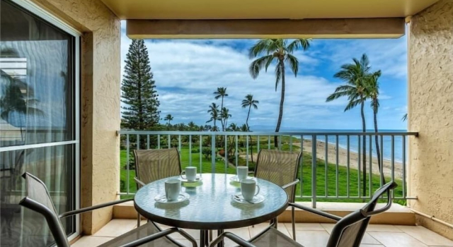 Menehune Shores #423 2 Bedroom Condo by RedAwning