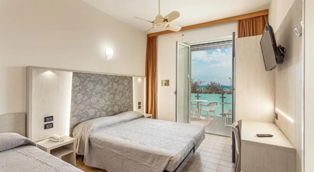 Трёхместный номер Standard с видом на море Hotel Torino