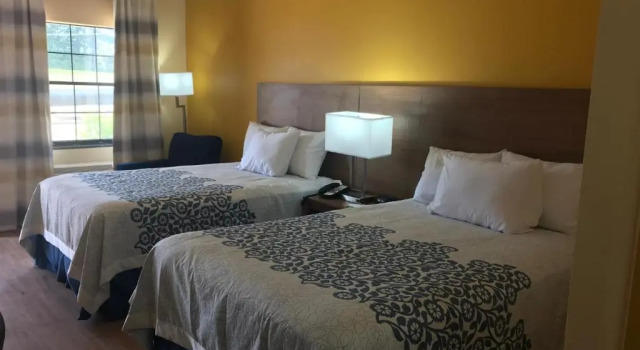 Четырёхместный номер Standard Days Inn by Wyndham Batesville