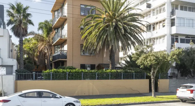 Seaside 1-bed Stay Near Cafes & Attractions, Book Apartment Melbourne 