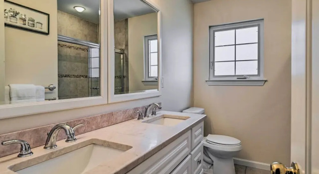 Коттедж Glen Cove Home: Walk to Boardwalk + Dining!