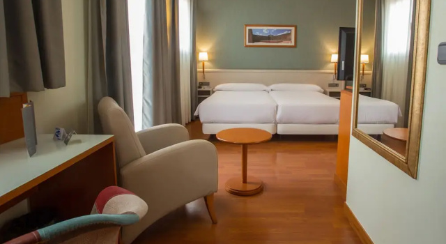 Трёхместный номер Standard Hotel Alaquas