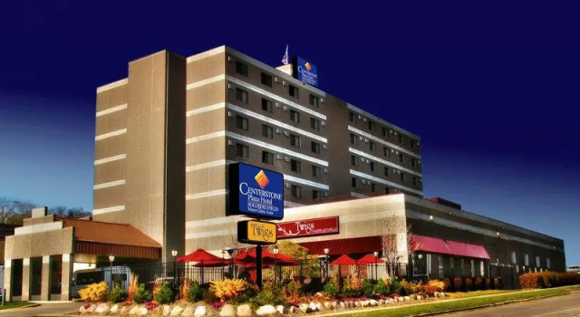 Кровать в общем номере Centerstone Plaza Hotel Soldiers Field - Mayo Clinic Area