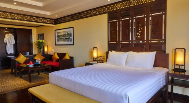 Люкс с видом на бассейн Hoi An Central Boutique Hotel & Spa