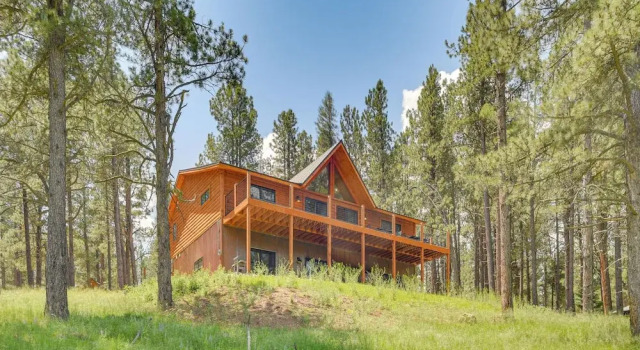 Коттедж 3 Mi to Resort: Year-round Angel Fire Getaway!