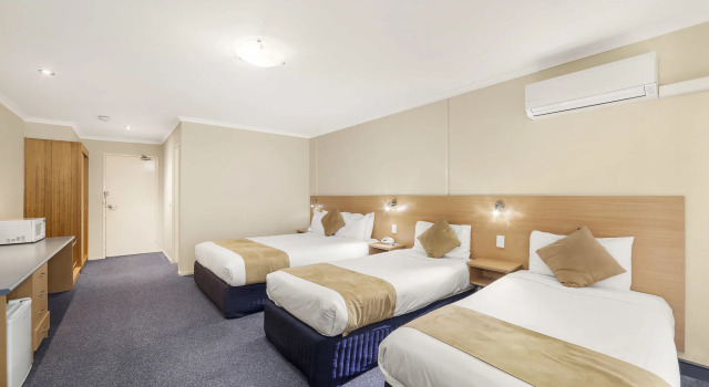 Ciloms Airport Lodge, Rezerwuj Hotel Hotele w Tullamarine z basenem, Basen