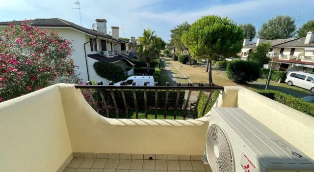 Colorful House With Pool and Garden, Забронировать Дом для отпуска Каорле Линьяно-Ривьера