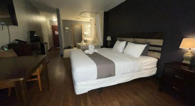 Полулюкс Sunnyside Inn and Suites