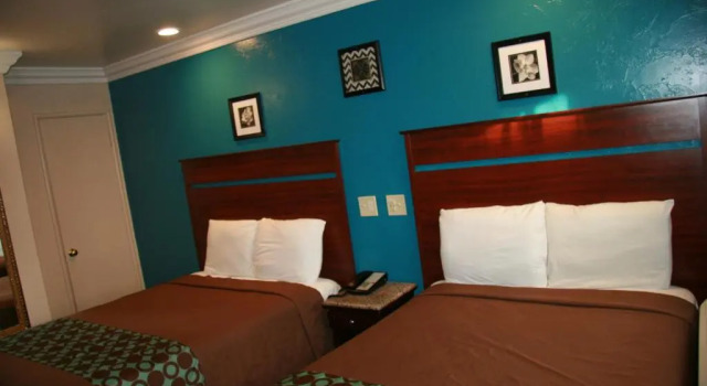 Четырёхместный номер Standard Civic Center Lodge / Lake Merritt BART