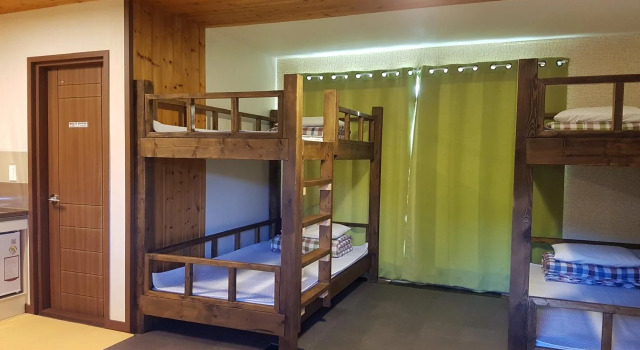 Kims Cabin Guesthouse, Забронировать Гостевой дом Отели Согвипхо с парковкой, Парковка