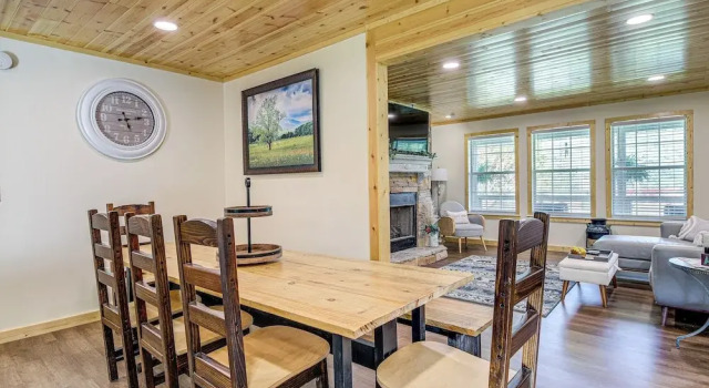 Family Sevierville Cottage w/ Game Room & Hot Tub!, Забронировать Дом для отпуска Отели Great Smoky Mountains National Park с парковкой, Парковка