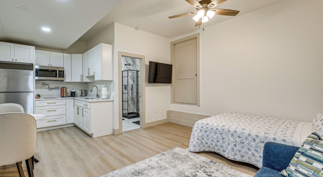 5 Mi to Dtwn Tampa + Riverwalk: Couple's Getaway, Rezerwuj Apartament Hotele w Tampa z parkingiem, Parking