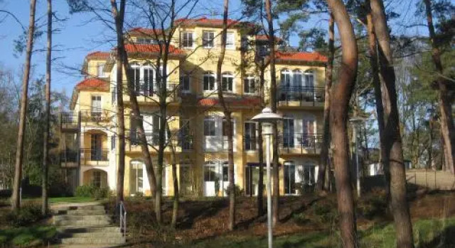 Kurparkresidenz Baabe - Ferienwohnung Meeresgarten mit Terrasse