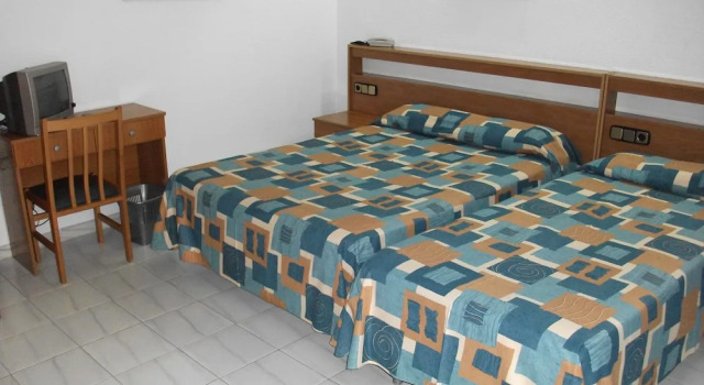 Трёхместный номер Standard с балконом Nautilus Hotel