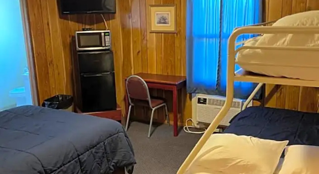 Семейный номер Standard Highland Court Motel