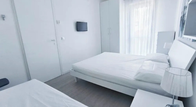 Apartment With Balcony and Pool Access, Забронировать Апартаменты/квартира Апартаменты Лидо ди Езоло, Апартаменты/квартира